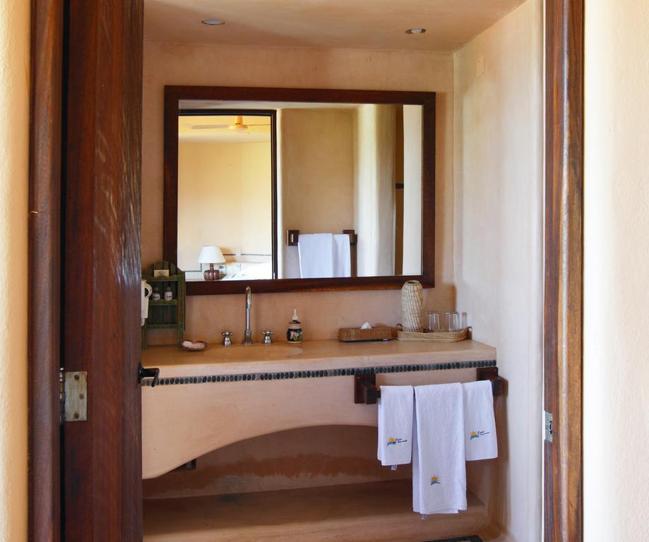 Hotel Casa Don Francisco Zihuatanejo الغرفة الصورة